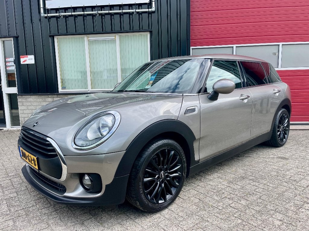 Mini Clubman Automaat 70.000KM Apple-Carplay 1 JAAR GARANTIE, Auto's, Stof, Navigatiesysteem, 102 pk, 3 cilinders