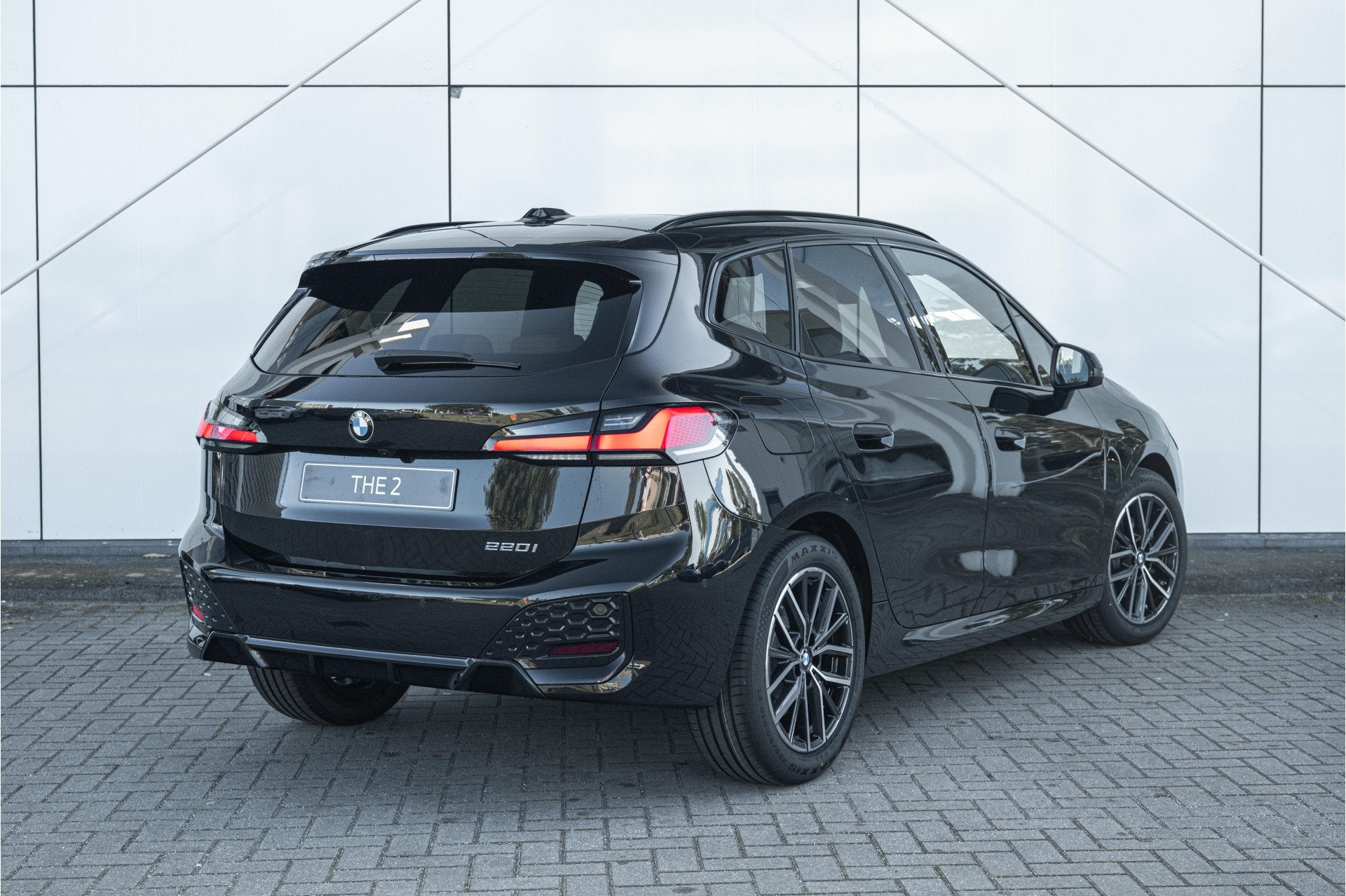 BMW 2 Serie Active Tourer 220i M Sport Automaat / Panoramada, Auto's, Stoelverwarming, 156 pk, Zwart, Leder