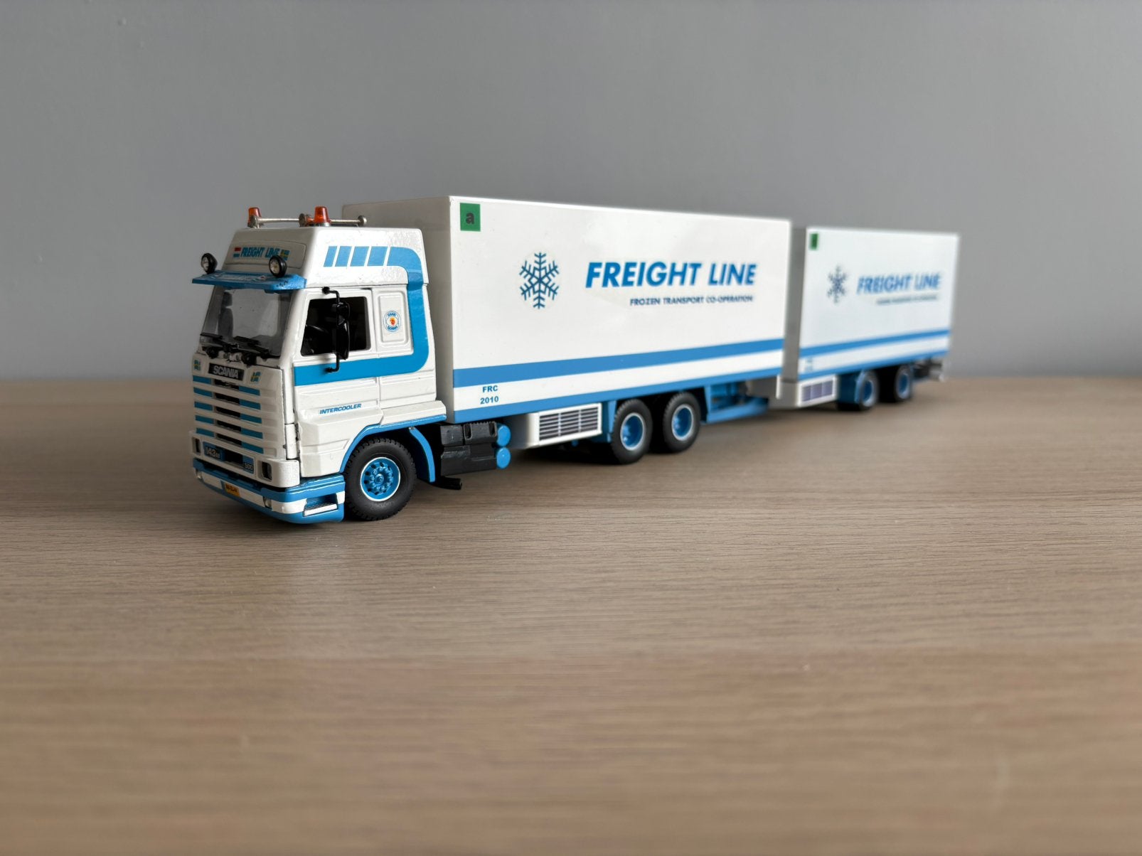 Tekno Scania 143M 500 Freight line Combi, Ophalen, Nieuw, Bus of Vrachtwagen, Tekno