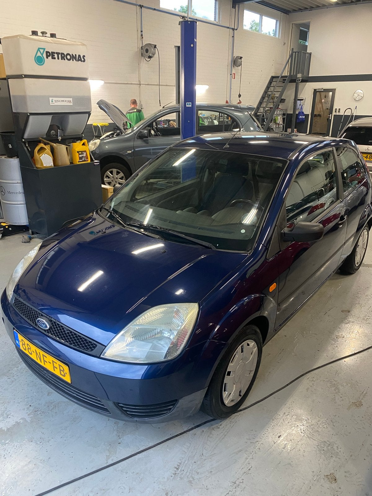 Ford Fiësta 1.3 nieuwe APK Lage KM stand, Auto's, Stof, 40 €/maand, Blauw, Origineel Nederlands