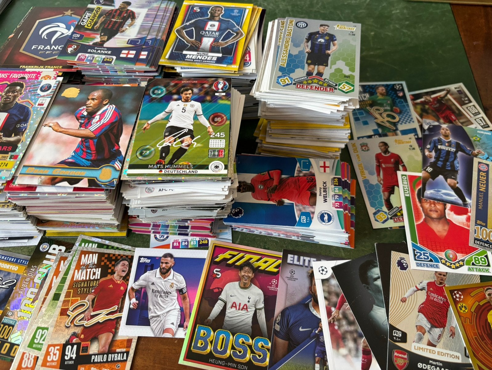 1600 voetbalplaatjes Panini Adrenalyn en Topps, Ophalen of Verzenden, Zo goed als nieuw