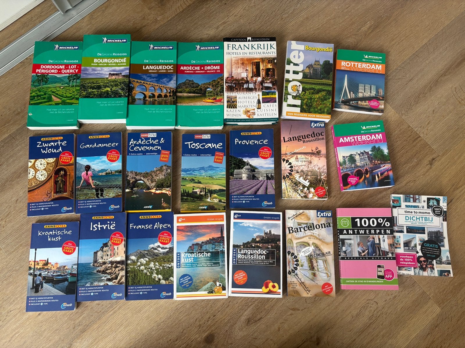 Grote collectie reisgidsen en brochures, Boeken, Europa, Ophalen of Verzenden, Zo goed als nieuw, Reisgids of -boek