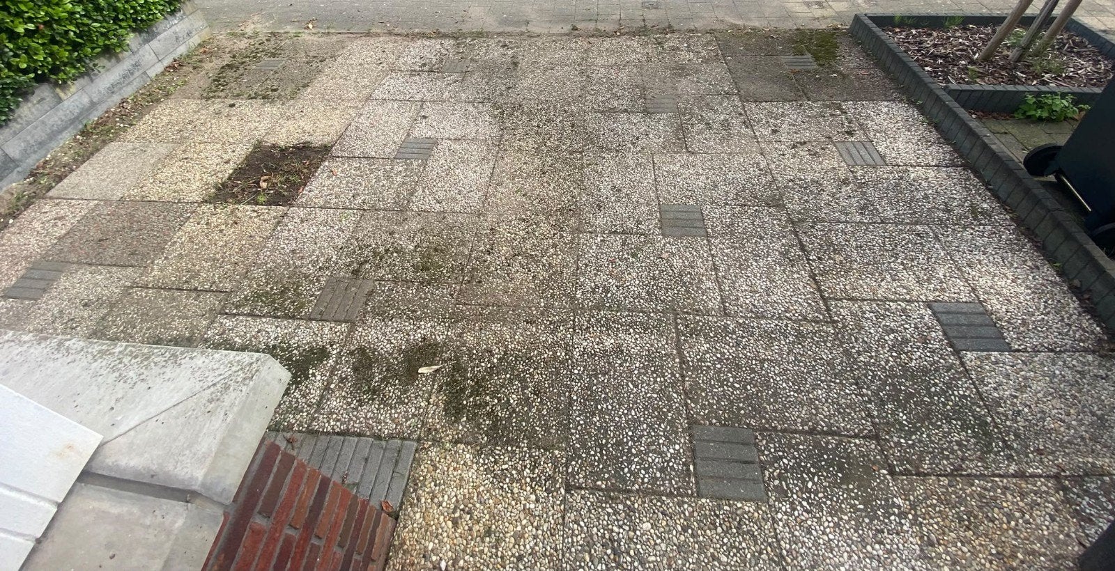 Foto 4 van Gebruikte terrastegels van grindbeton