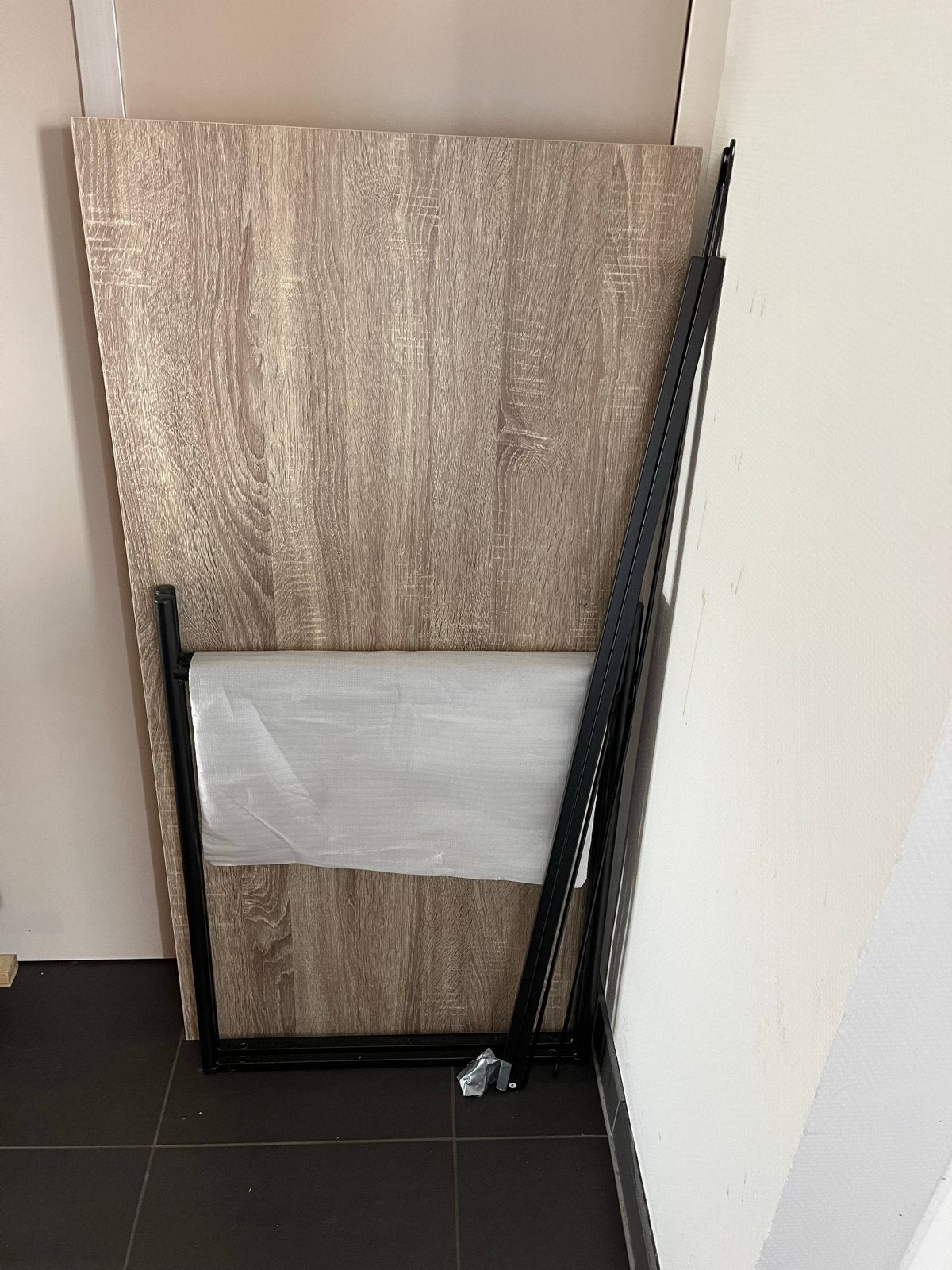Bureau met metalen frame, Huis en Inrichting, Bureaus, Ophalen, 72 cm, Zo goed als nieuw, Jysk
