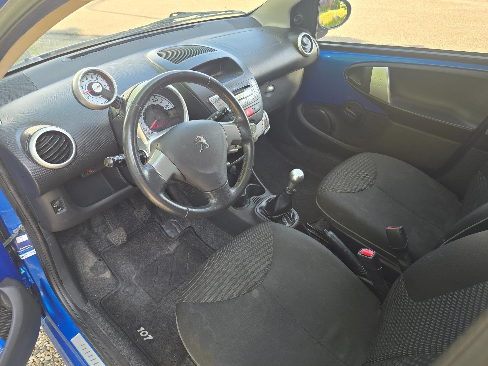 Peugeot 107 1.0 Sportium 5-deurs AIRCO *apk:10-2026*, Auto's, Peugeot, Voorwielaandrijving, Euro 5, Gebruikt, Origineel Nederlands