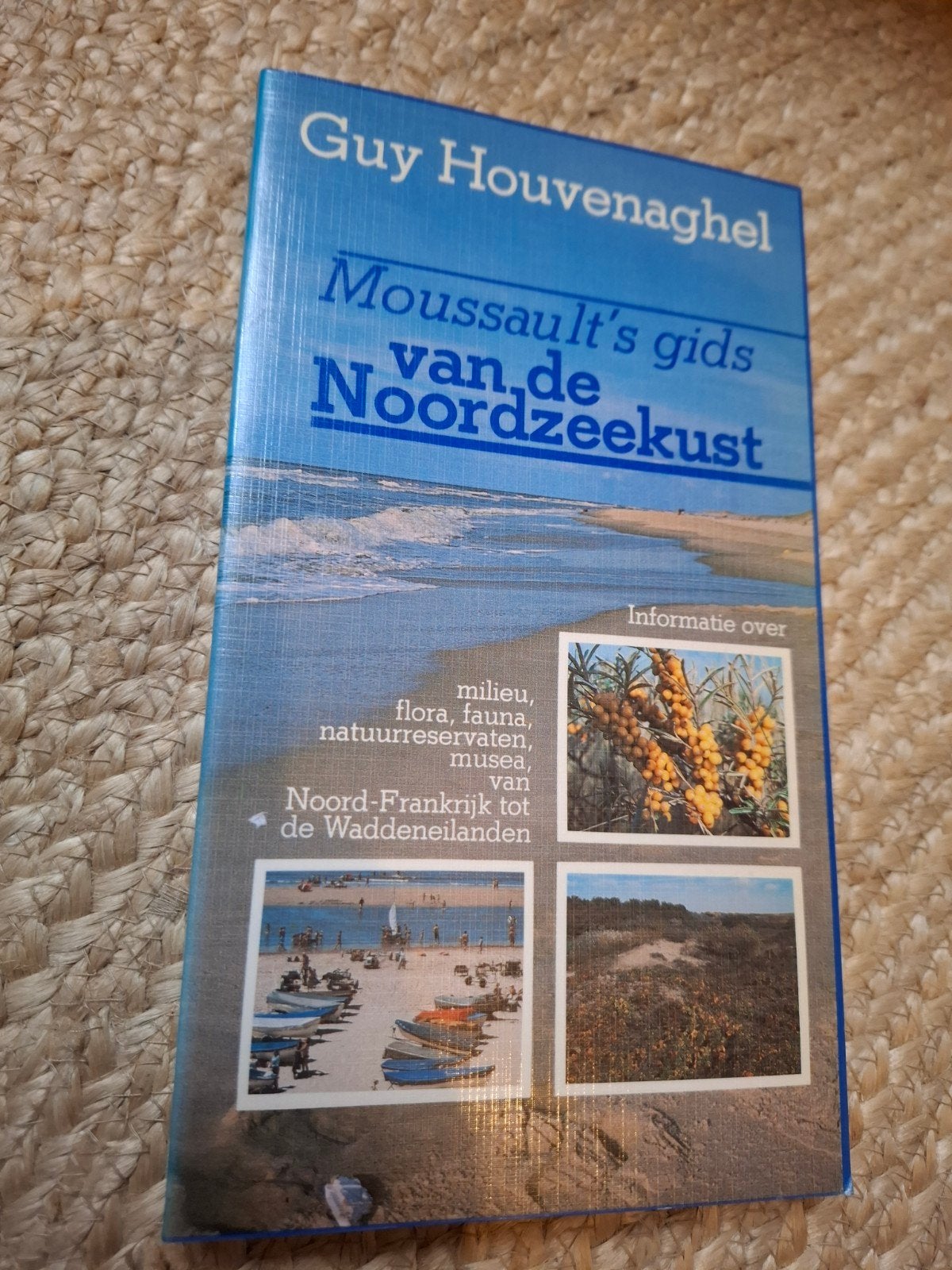 Moussault's gids van de Noordzeekust - Guy Houvenaghel, Boeken, Europa, Ophalen of Verzenden, Reisgids of -boek, Guy Houvenaghel