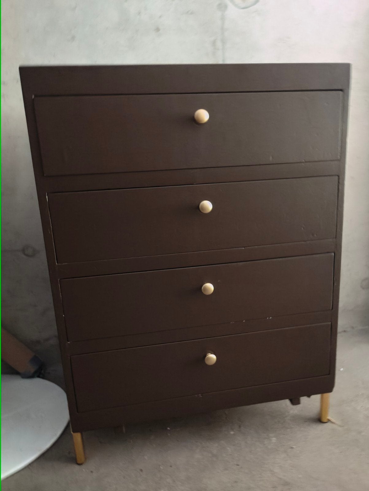 GRATIS Ladekast - Bruin gelakt met gouden details, Modern, Klassiek, Gebruikt, 50 tot 100 cm, 3 of 4 laden