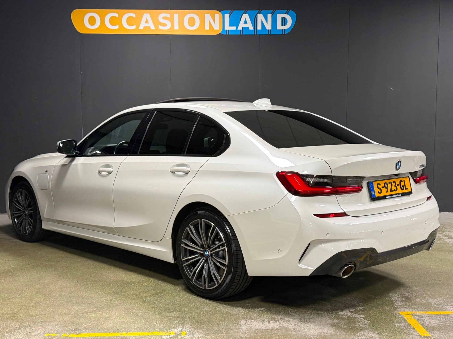 BMW 3-serie 330e M-Pakket|KANTELDAK|LASER|HUD|MEMORY|ACC|HAR, Auto's, BMW, 1998 cc, Achterwielaandrijving, Gebruikt, Wit