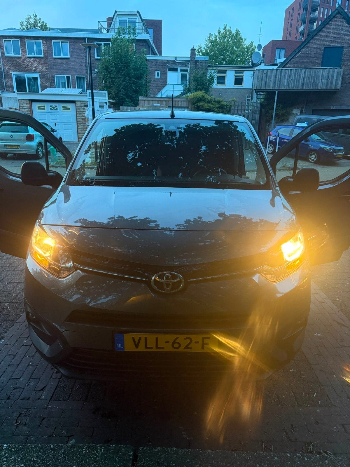 Toyota Proace City 1.5 D-4d 75pk 2021 Grijs tweede eigenaar, Auto's, Bestelauto's, Voorwielaandrijving, 1295 kg, 4 cilinders, Origineel Nederlands