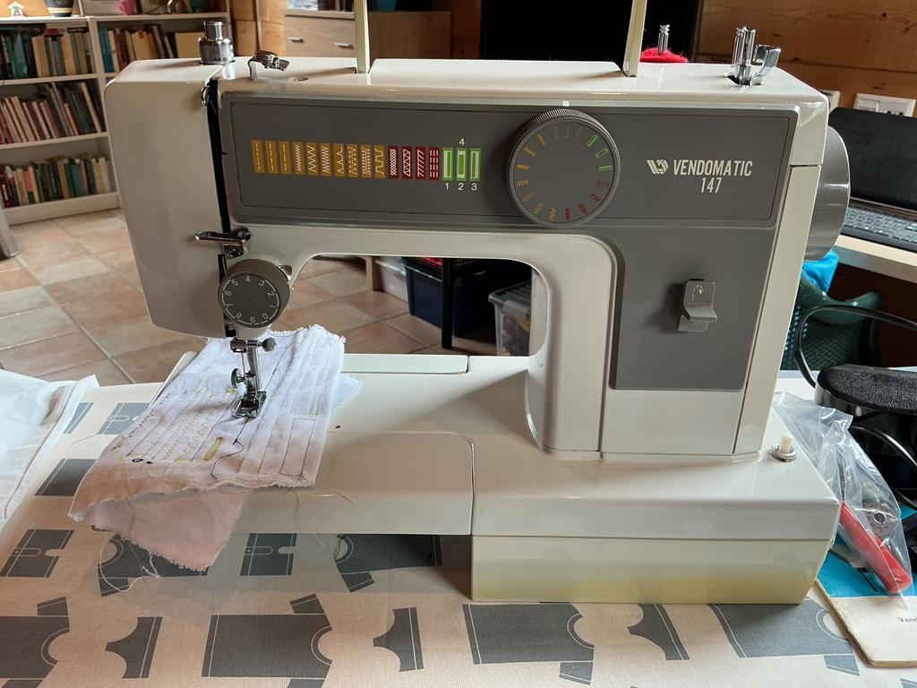 Vendomatic 147 electrische naaimachine vintage, Ophalen of Verzenden, Zo goed als nieuw, Naaimachine, Overige merken