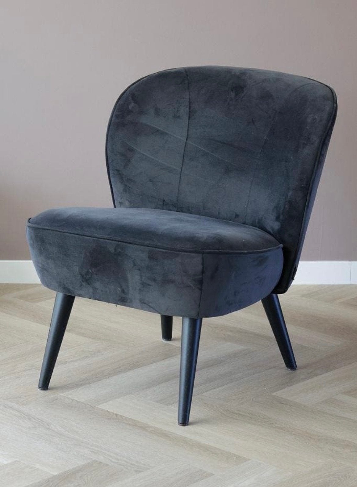 WOOOD Sara fauteuil antraciet velvet fluweel - nieuwstaat, Ophalen, Zo goed als nieuw, Hout, Eén