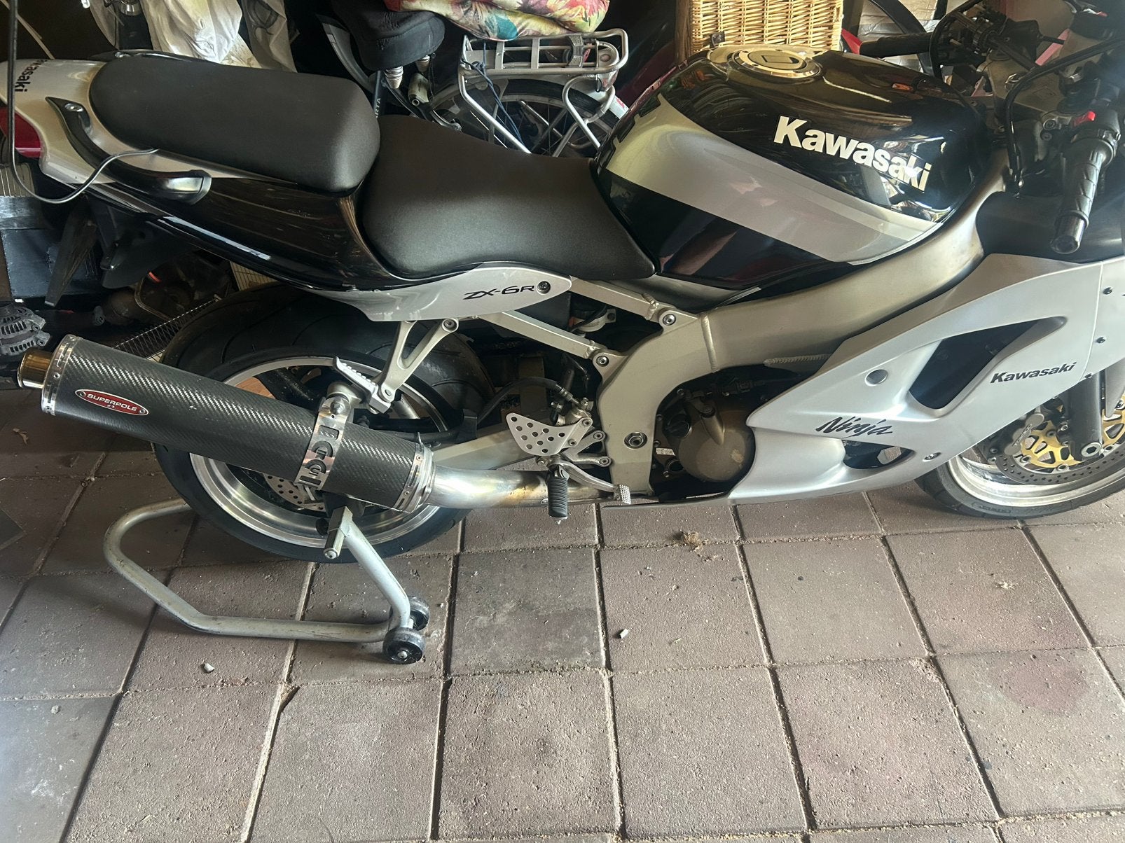 Kawasaki Zx6R van 2000 met 25KW ringen set