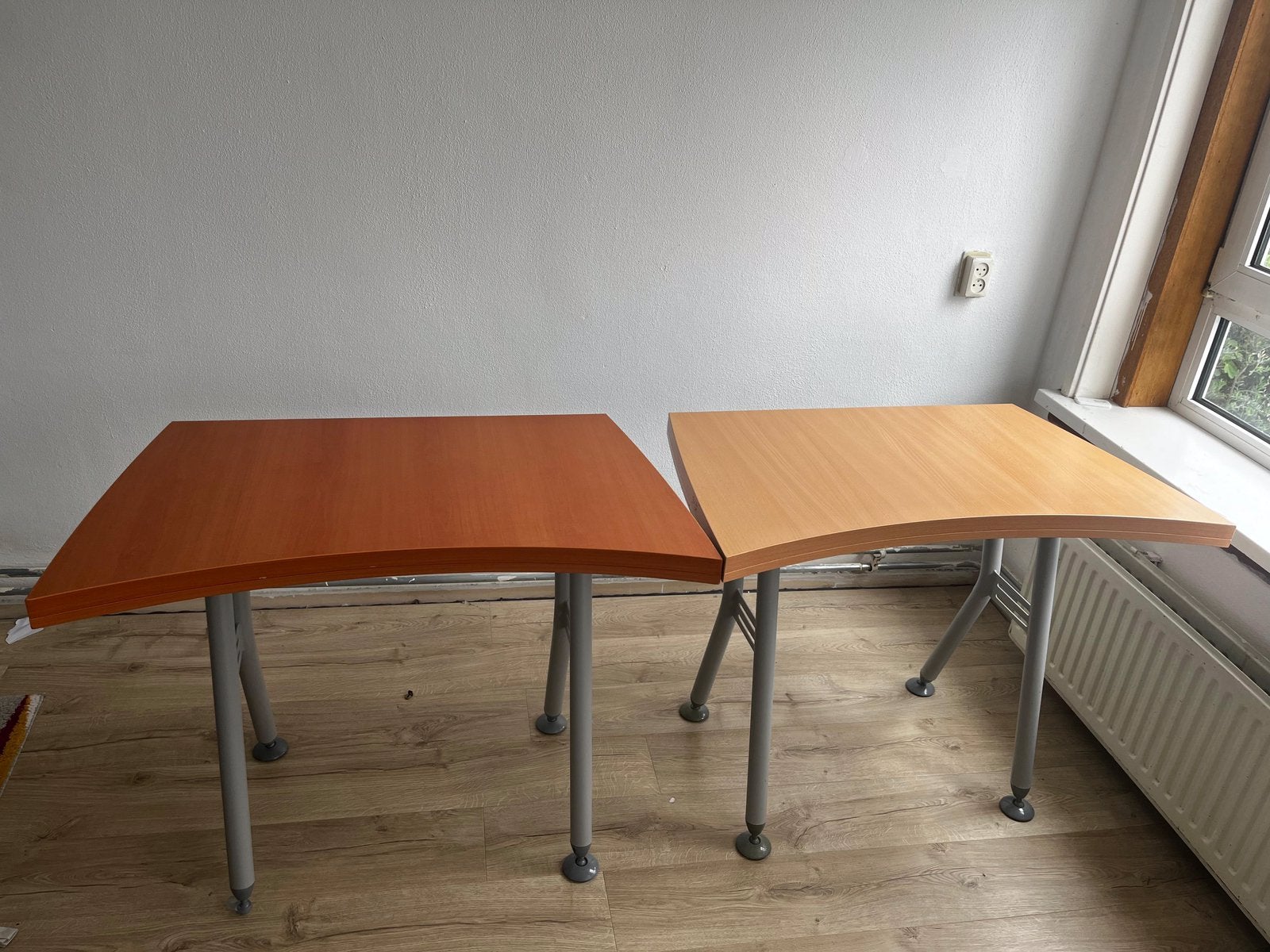 Stevige bureautafels, Huis en Inrichting, Ophalen, Zo goed als nieuw