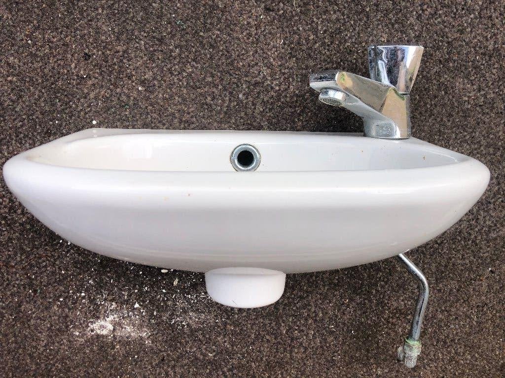 Wasbakje met kraan, fonteintje toilet of camping, Ophalen, Zo goed als nieuw, Steen, Wastafel