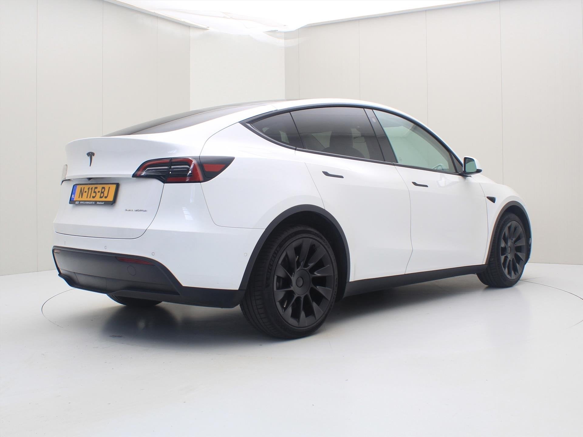 Tesla Model Y Long Range 351pk AWD [ WIT LEDER+AUTOPILOT+20, Auto's, Automaat, Gebruikt, Wit, Origineel Nederlands