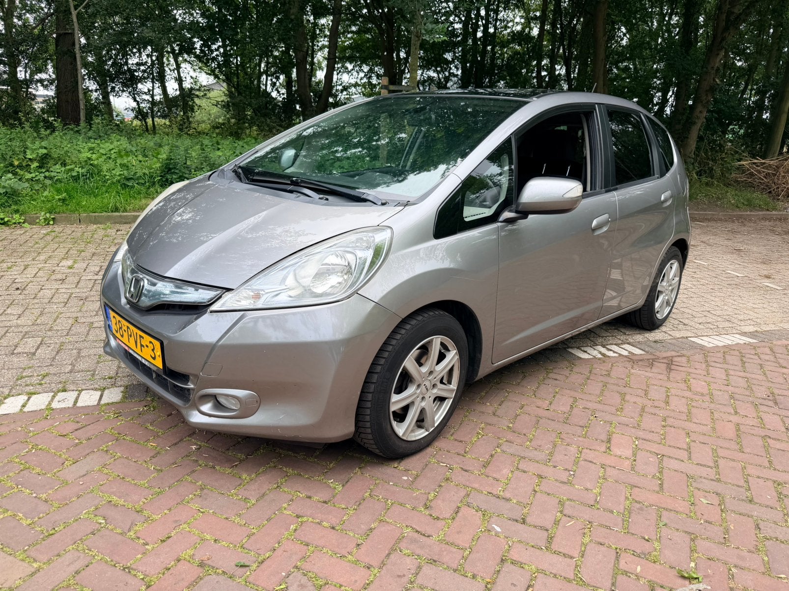 Honda Jazz hybride 1.4 I-vtec 102pk CVT 2011 Grijs, Auto's, 4 cilinders, 49 €/maand, Origineel Nederlands, 22 km/l