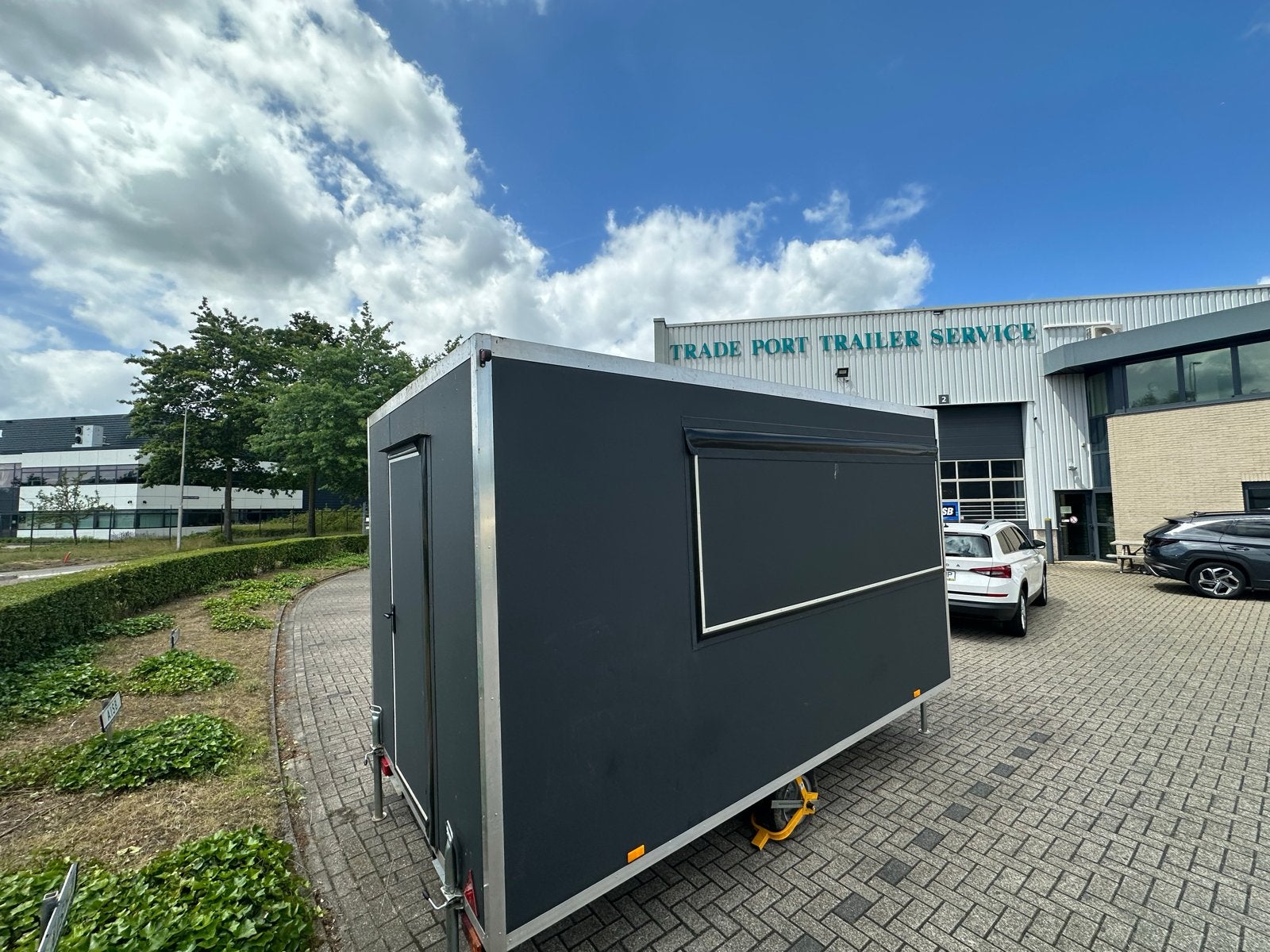 Foodtruck / Verkoopwagen (400x230 cm) – NL Kenteken, Ophalen, Zo goed als nieuw