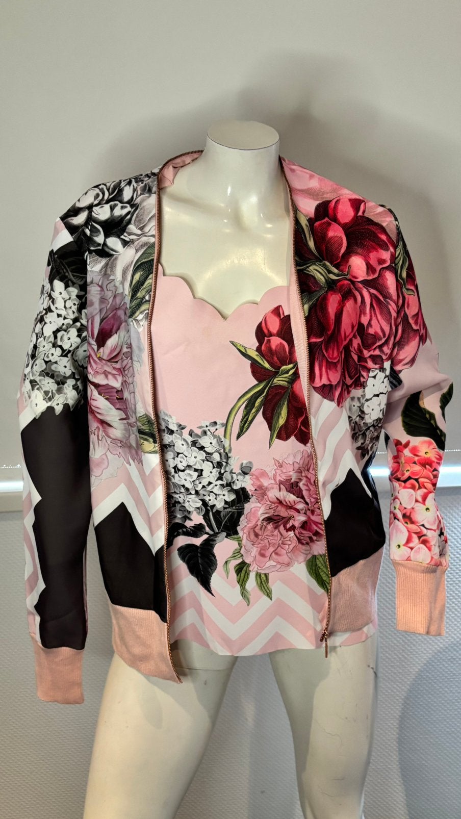 Ted baker top met bijpassend vestje maat 3. L, Kleding | Dames, Truien en Vesten, ., Maat 42/44 (L), Ophalen of Verzenden, Zo goed als nieuw