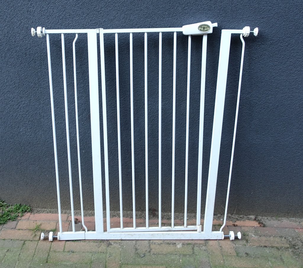 Wit metalen klemhekje van Bettacare voor kind of hond, Kinderen en Baby's, Traphekjes, Ophalen, Gebruikt, 100 tot 115 cm, Klemhekje