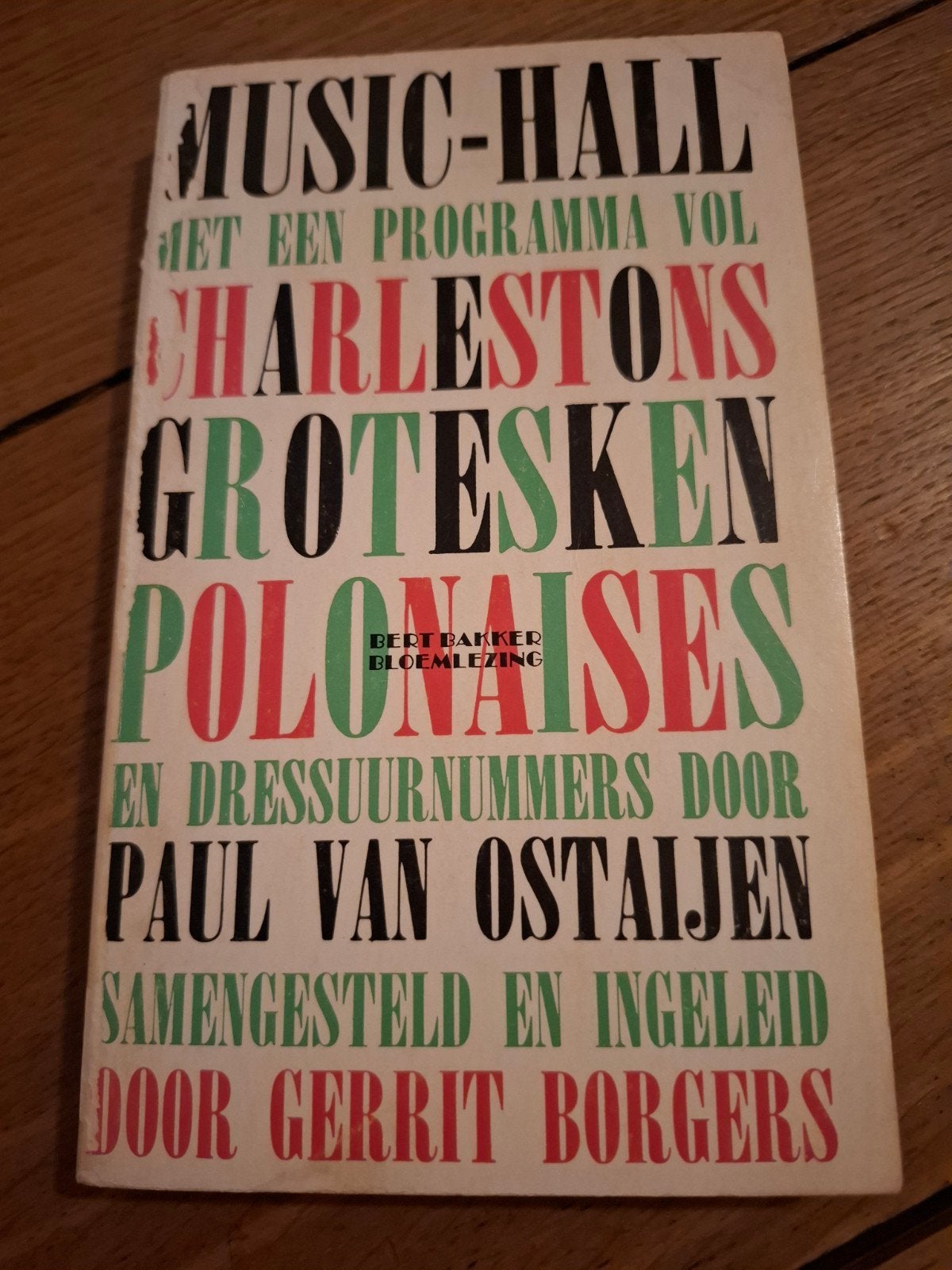 Music-Hall - Paul van Ostaijen (6e druk, 1976), Boeken, Ophalen of Verzenden, Gelezen, Paul van Ostaijen, Nederland