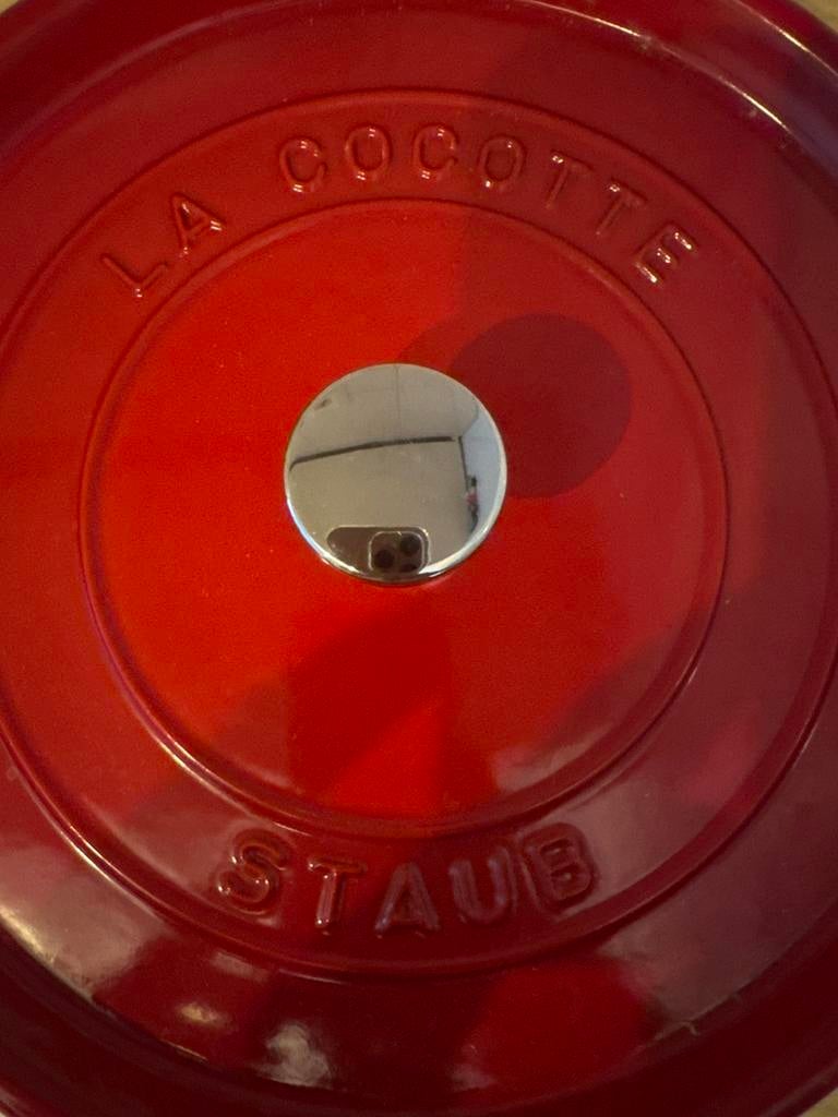 Staub La Cocotte Gietijzeren Braadpan 30cm Rood, Ophalen of Verzenden, Zo goed als nieuw, Overige typen