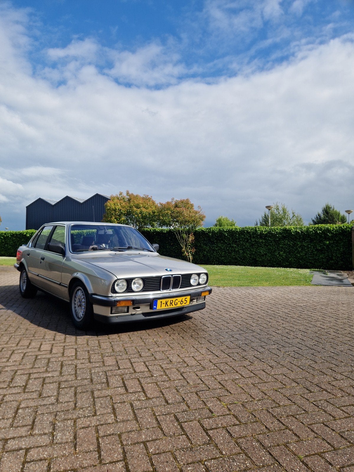 BMW E30 320i 1986, 1976 cc, 980 kg, 129 pk, Beige