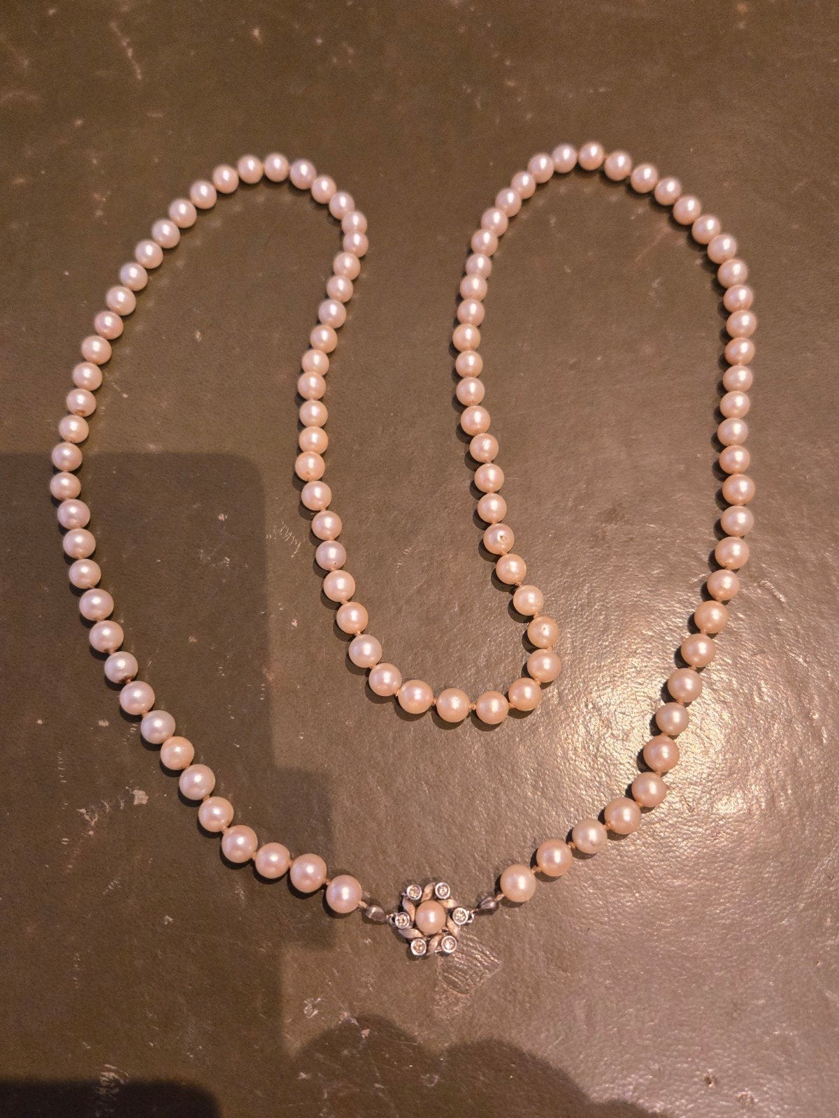 Ketting van echte parels met 14k gouden slot., Gebruikt, Ophalen of Verzenden, Met edelsteen, Goud