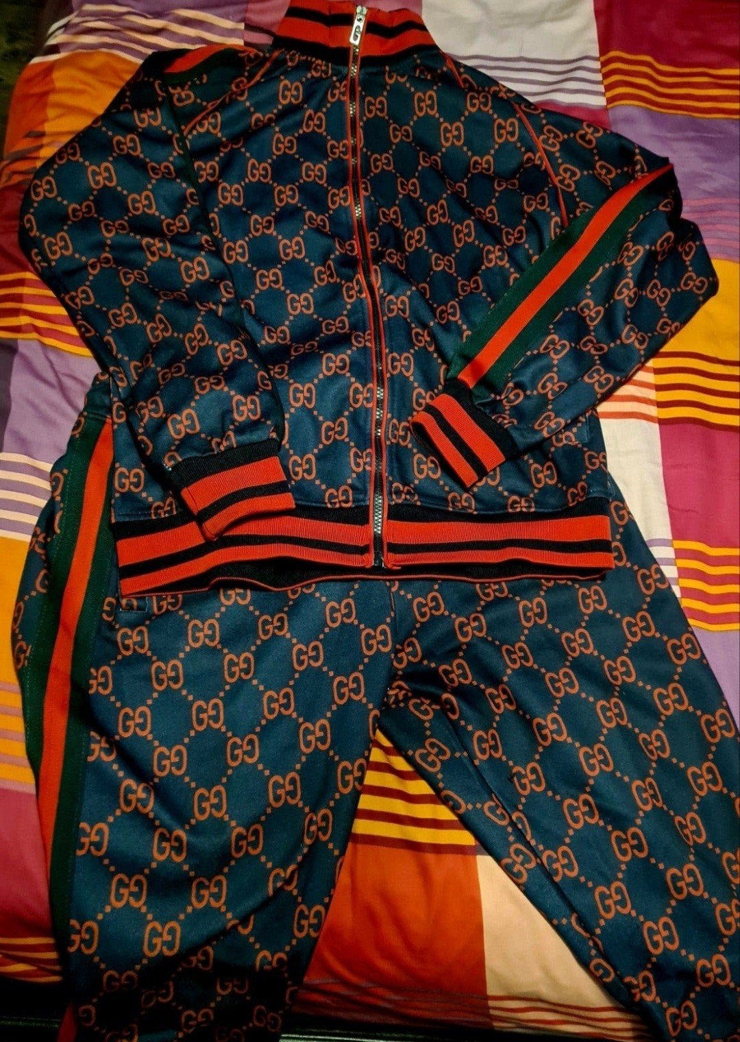 mooie trainingspak  gucci, Ophalen of Verzenden, Zo goed als nieuw, Maat 38/40 (M), Zwart