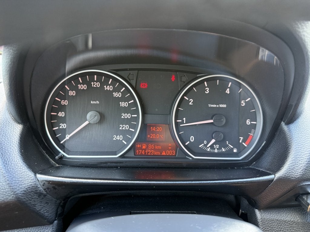 Foto 13 van BMW 1-serie 116i airco 6 versn navigatie 174dkm (bj 2009)