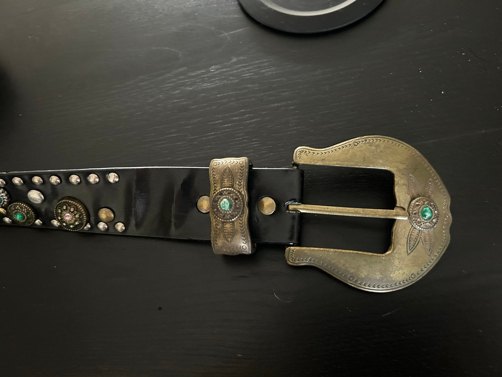Zwarte riem met studs en gekleurde stenen, Kleding | Dames, Zwart, Heupriem, Ophalen of Verzenden, Zo goed als nieuw