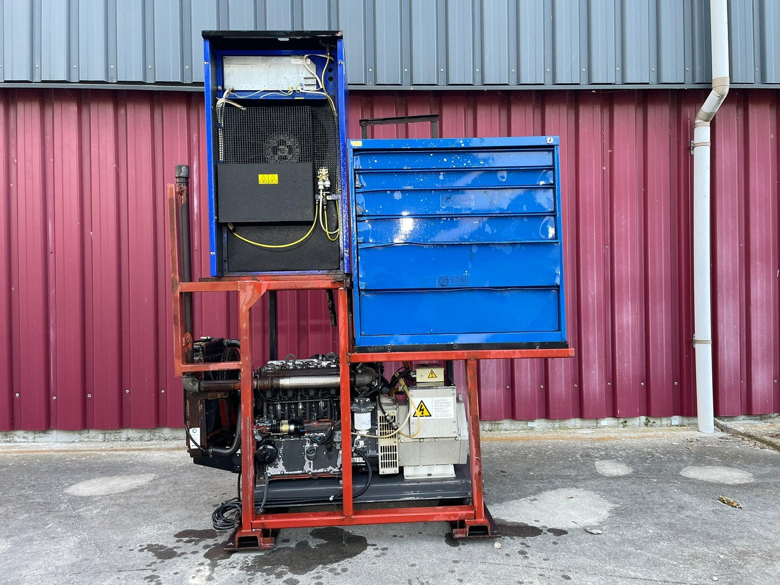 Aggregaat 22.5 KVA + Compressor 5.5 KW 12 BAR + Laden kast!, Doe-het-zelf en Verbouw, Gereedschap | Overige machines, Gebruikt