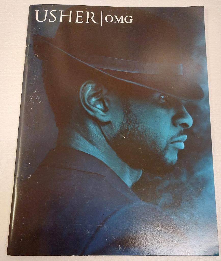 Usher TOURBOEK CONCERT PROGRAMMA OMG 2010, Verzenden, Gebruikt, Boek, Tijdschrift of Artikel