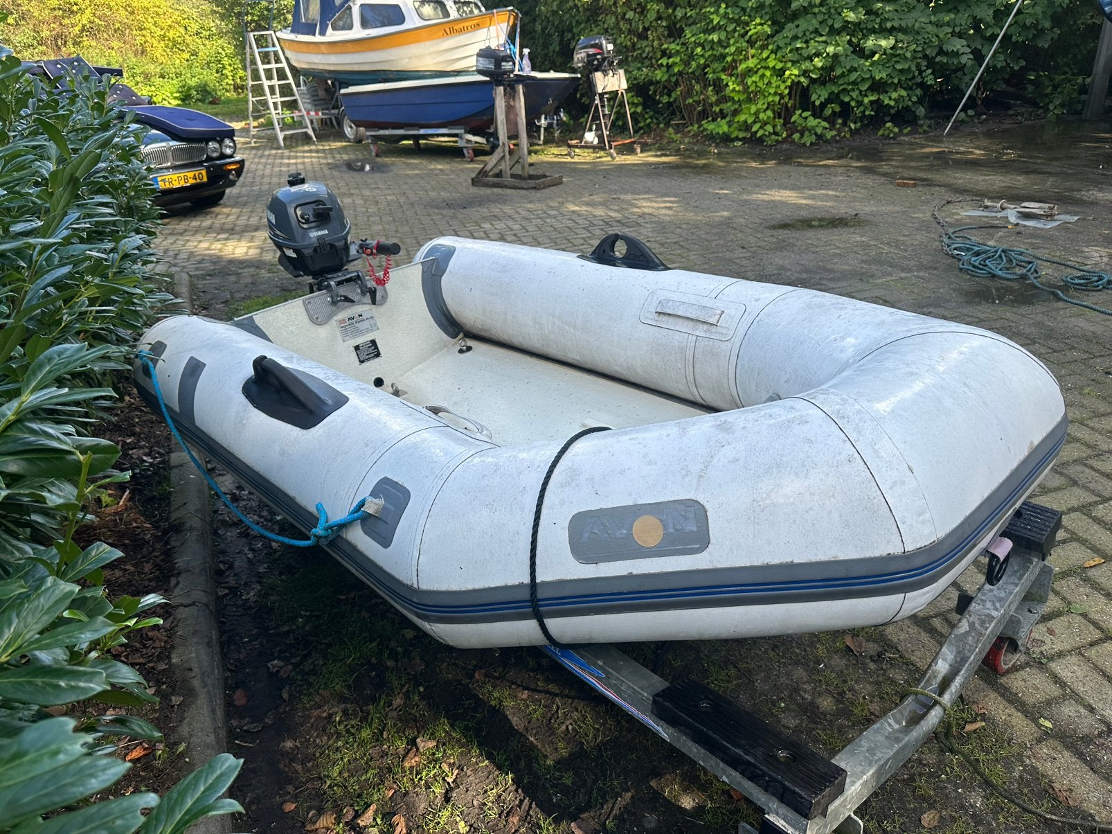 Foto 2 van Rib rubberboot met bijna nieuwe 2.5 pk 4 tact Yamaha