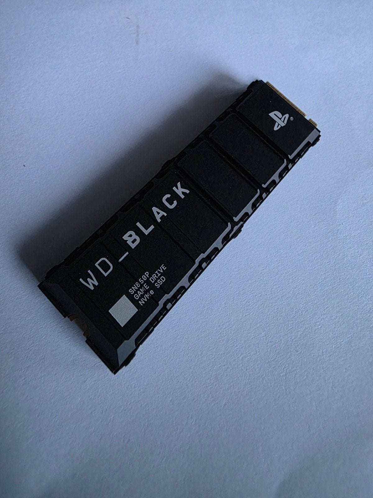 WD SN850X Black 2TB M.2 NVMe SSD PS5 HEATSINK, Computers en Software, USB Sticks, Ophalen of Verzenden, Zo goed als nieuw