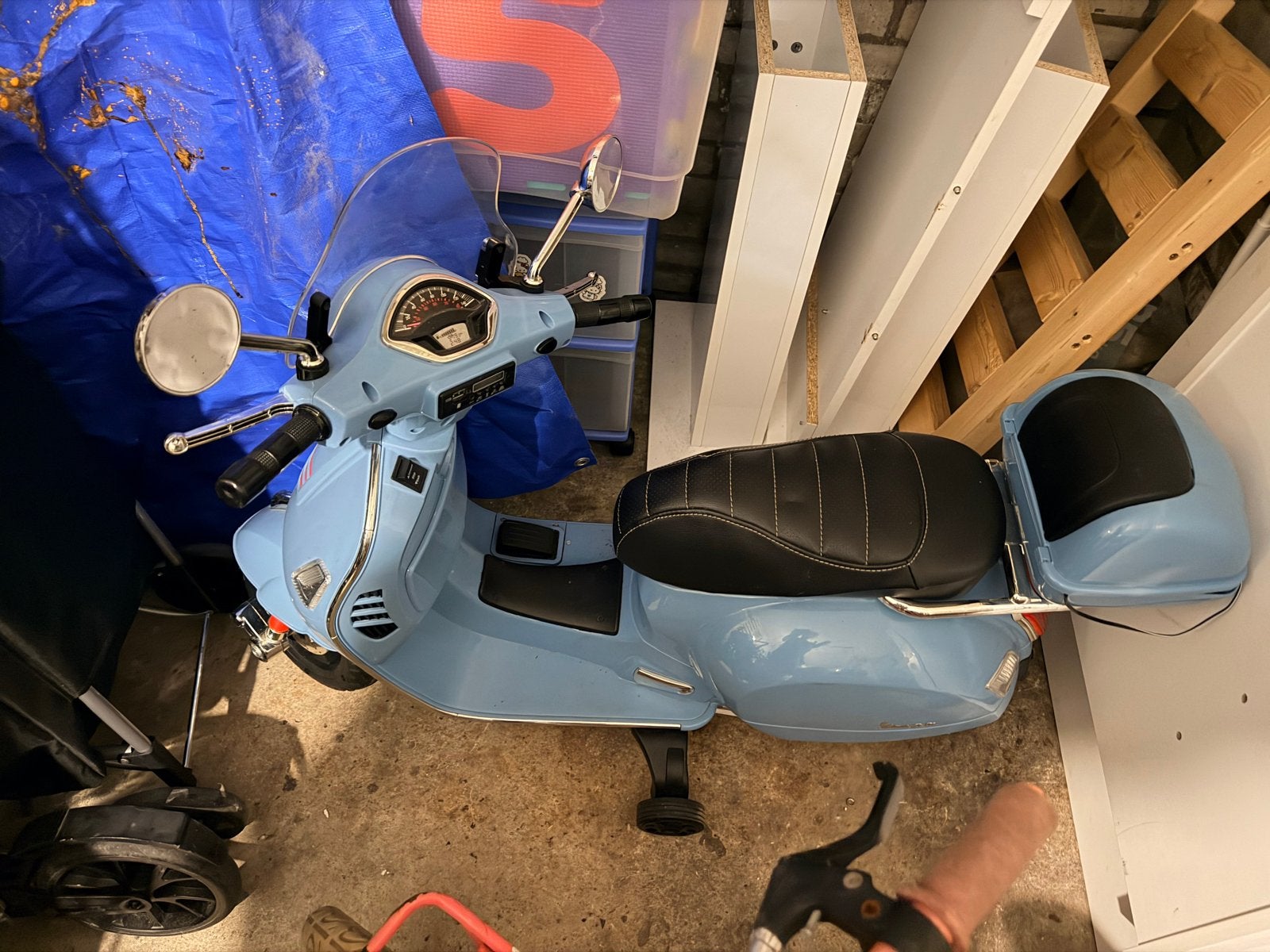 Blauwe Vespa kinder scooter, Ophalen, Gebruikt