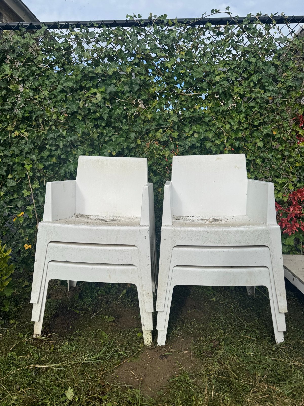 Zes witte Driade Toy design-imitatie tuinstoelen, Ophalen, Gebruikt, Plastic, Stapelbaar