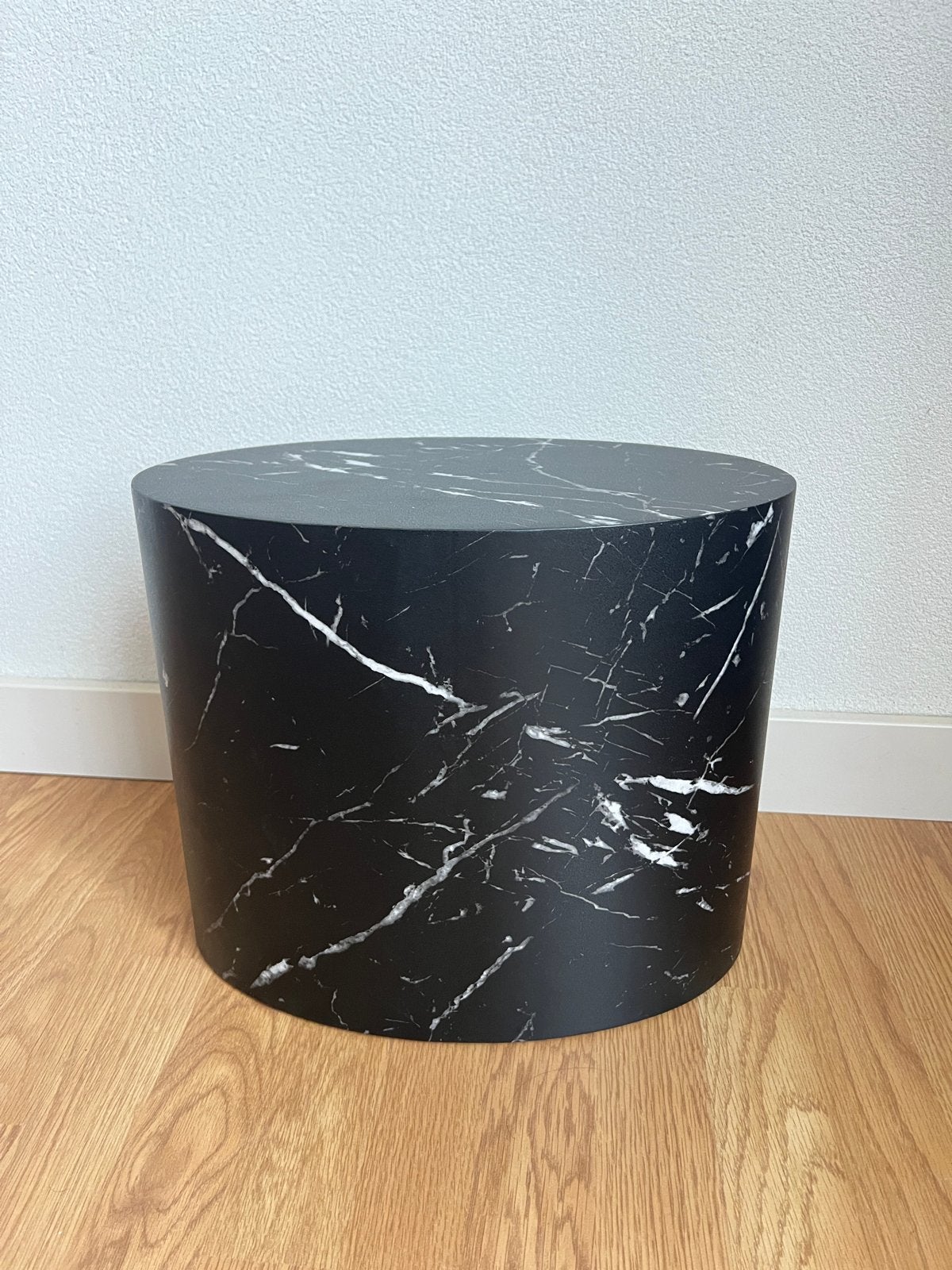 Woood Quint bijzettafel zwart marmerlook, Minder dan 55 cm, Ophalen of Verzenden, Zo goed als nieuw, Overige vormen