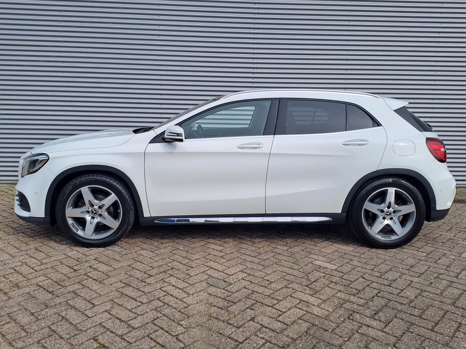 Mercedes-Benz GLA 180 Business Solution AMG AUTOMAAT | Trekh, Auto's, 12 maanden, Gebruikt, Euro 6, 4 cilinders