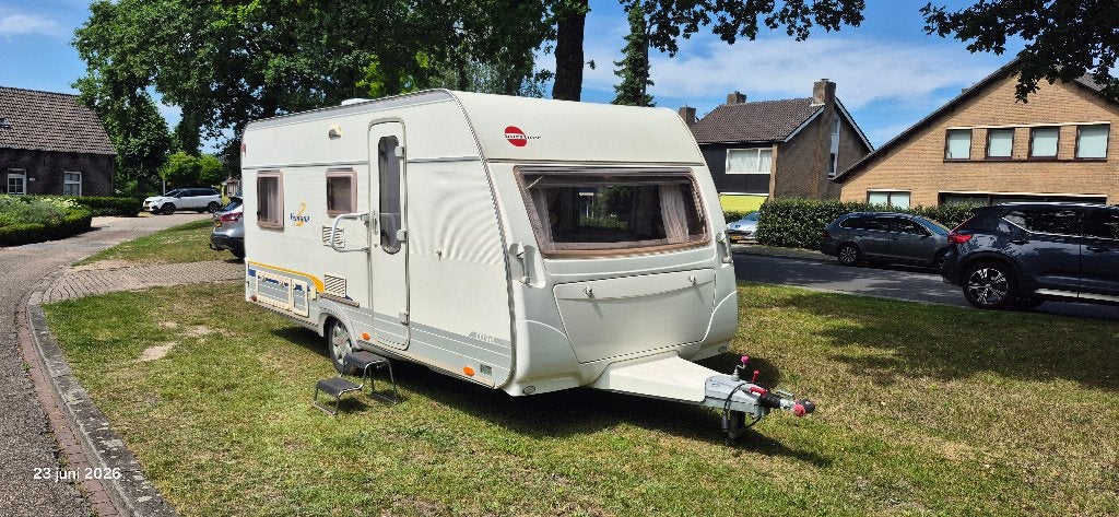 Bürstner Ventana Avantgarde 440 TS, Caravans en Kamperen, Caravans, Frans bed, Treinzit, 750 - 1000 kg, Particulier