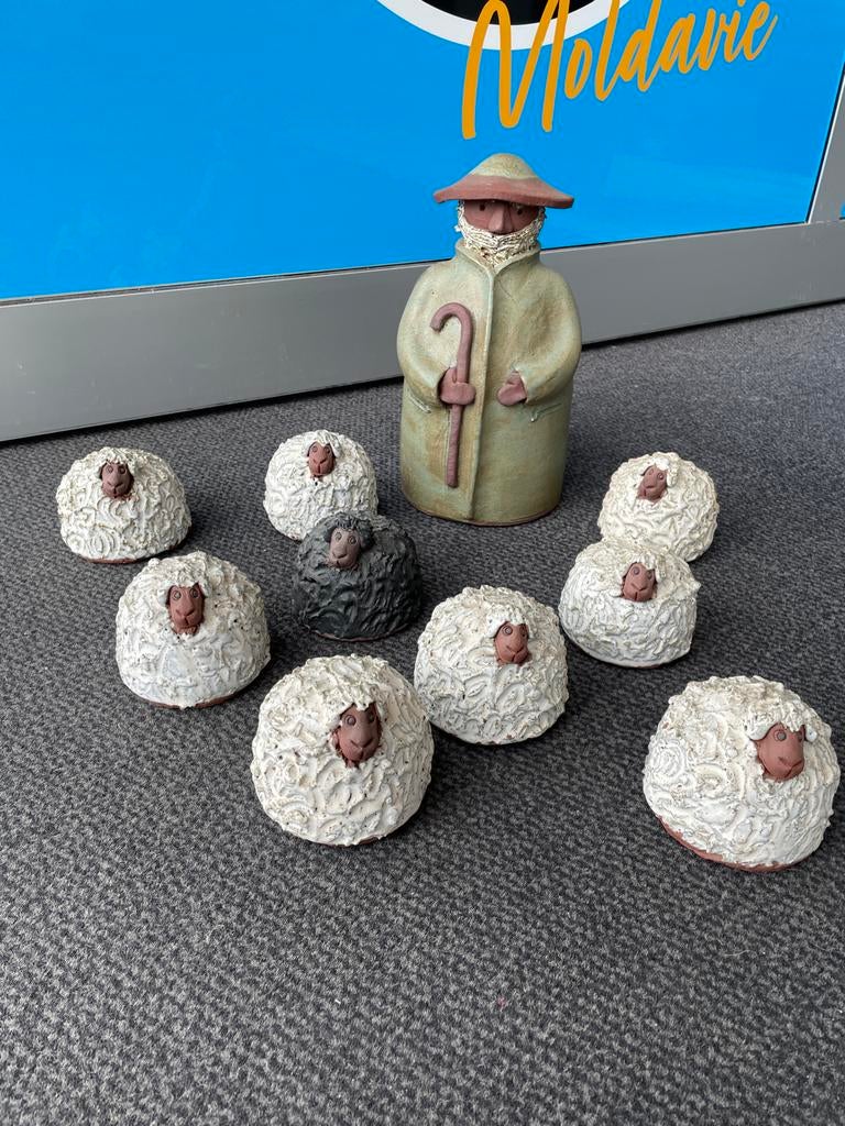 Herdertje met schapen -  figuren, Ophalen of Verzenden
