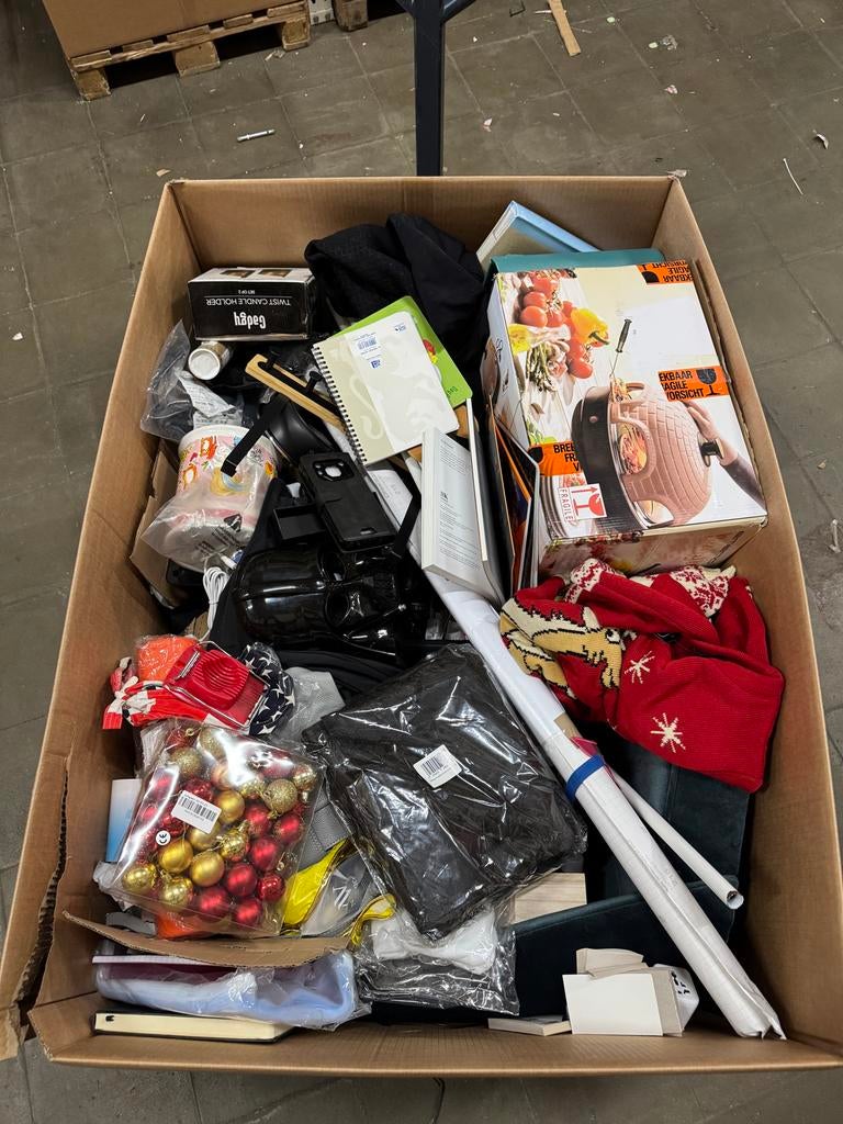 Palletbox vol met restpartij goederen, Ophalen, ., Nieuw, .