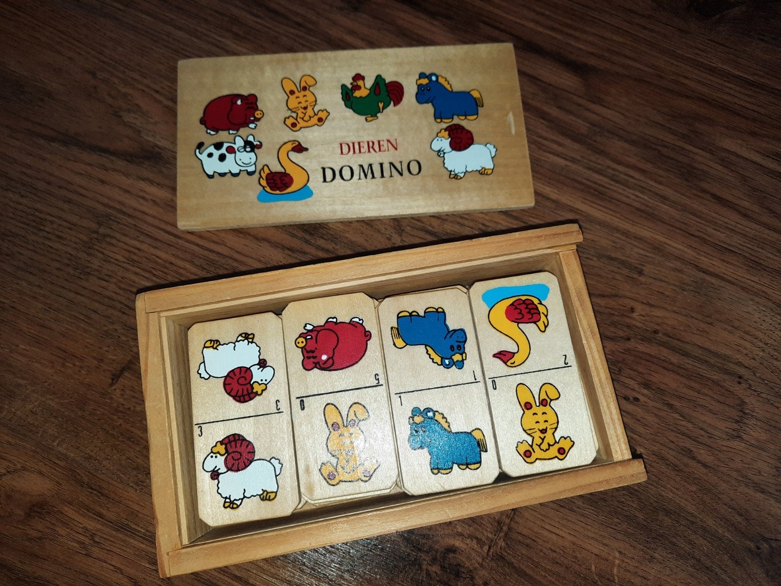 Houten dieren domino spel
Helemaal Compleet, Ophalen of Verzenden, Zo goed als nieuw