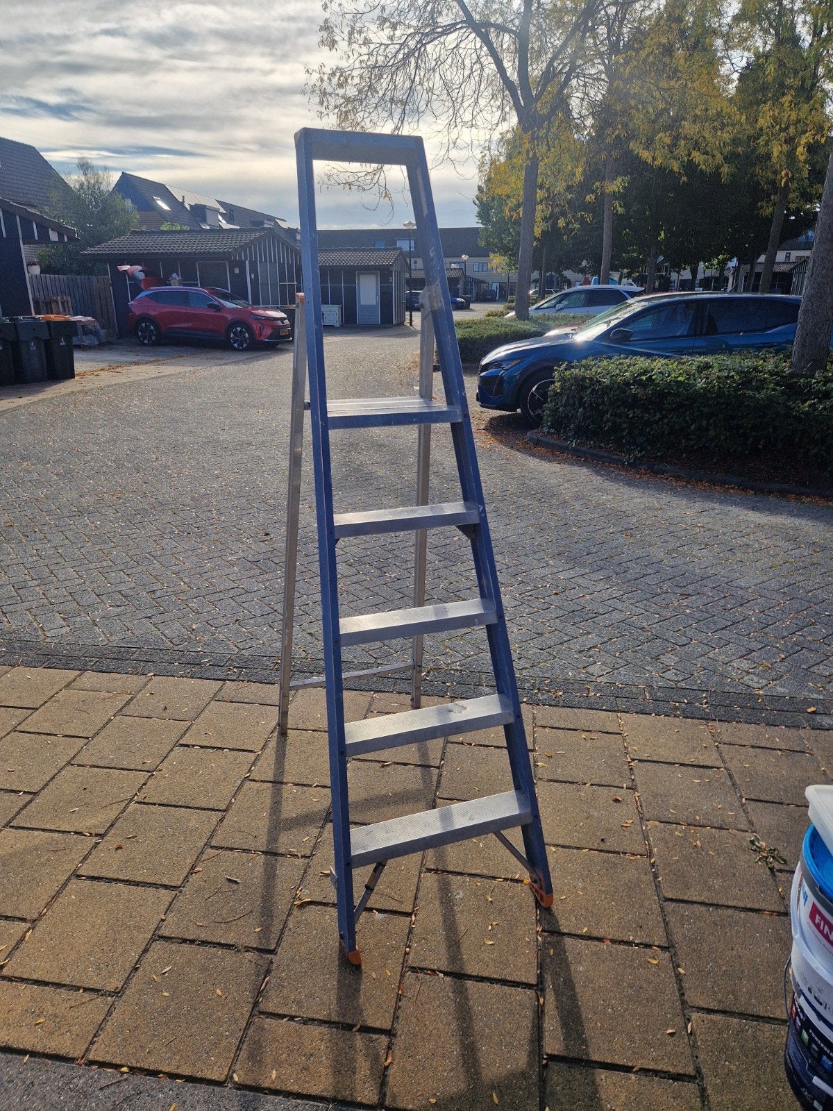 Altrex trap, 5 treden, gebruikt maar stevig, Doe-het-zelf en Verbouw, Ophalen, Gebruikt, Trap, 2 tot 4 meter