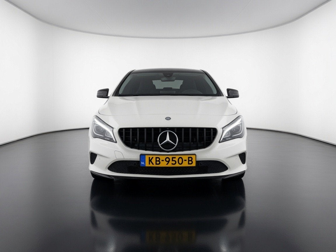 Mercedes-Benz CLA 200 AMG Line | Pano | CarPlay | AUT, Auto's, Zwart, 715 kg, Wit, 19 km/l