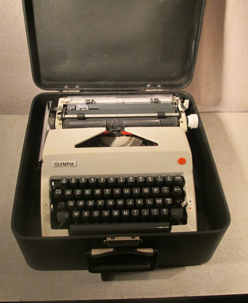 Prima Retro Typemachine van Olympia in draagtas, Ophalen of Verzenden, Zo goed als nieuw