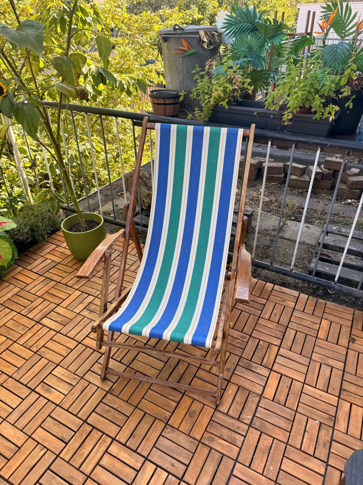 Vintage strandstoel met gestreepte stof, Ophalen of Verzenden, Gebruikt, Hout, Inklapbaar
