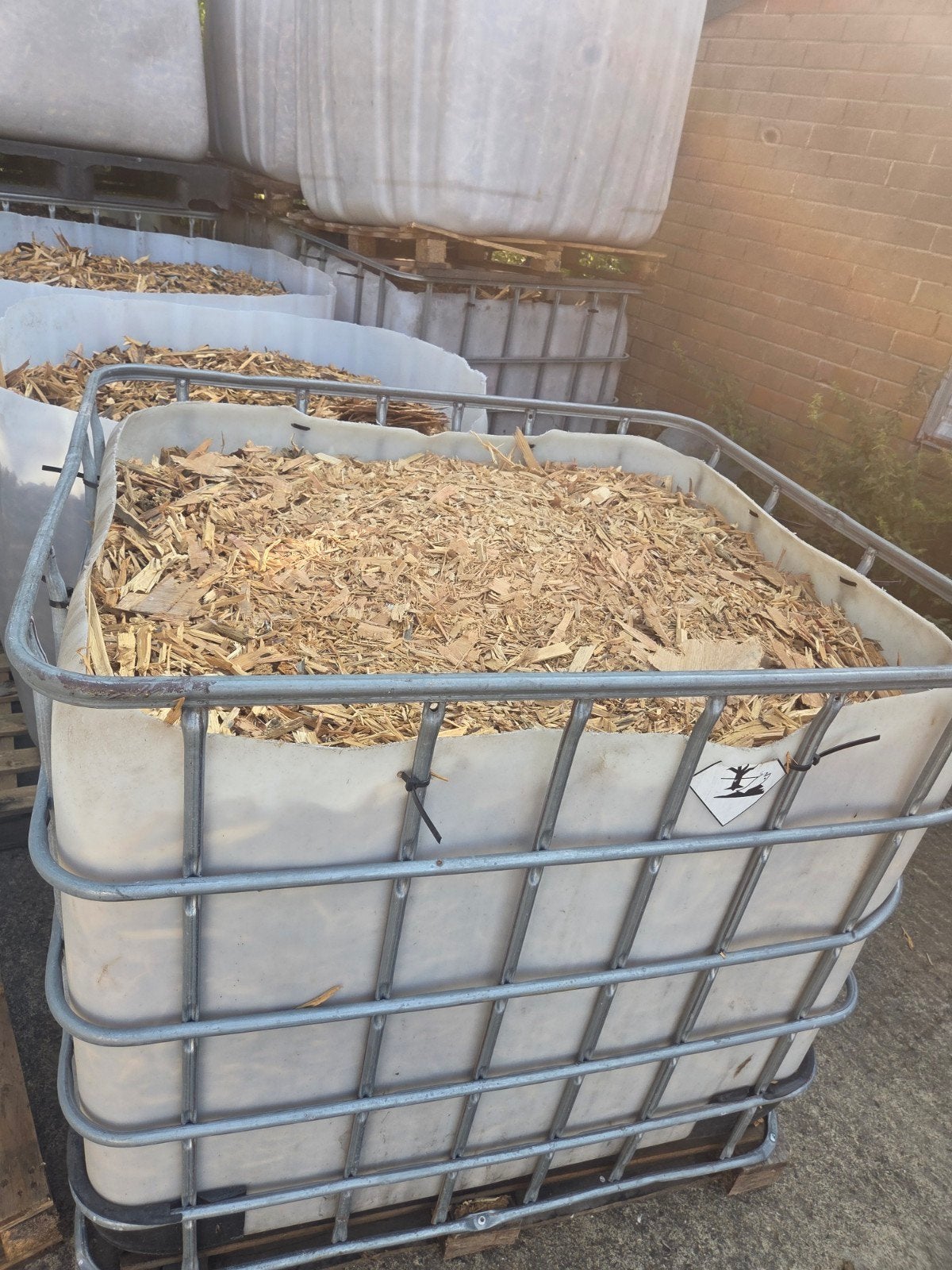 Houtsnippers in IBC-containers, Tuin en Terras, 6 m³ of meer, Ophalen, Overige houtsoorten, Takken