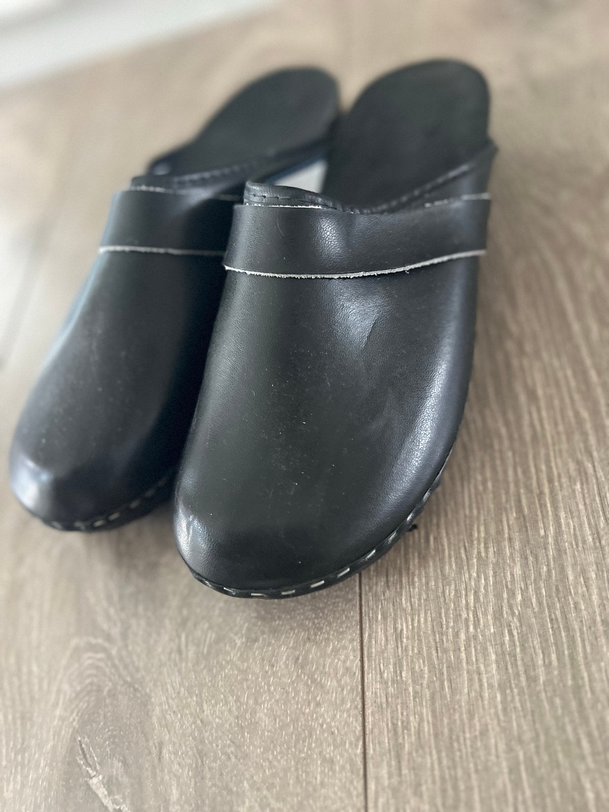 Leren Zwarte instappers, klompen, maat 41, Kleding | Dames, Ophalen of Verzenden, Gedragen, Zwart, Instappers