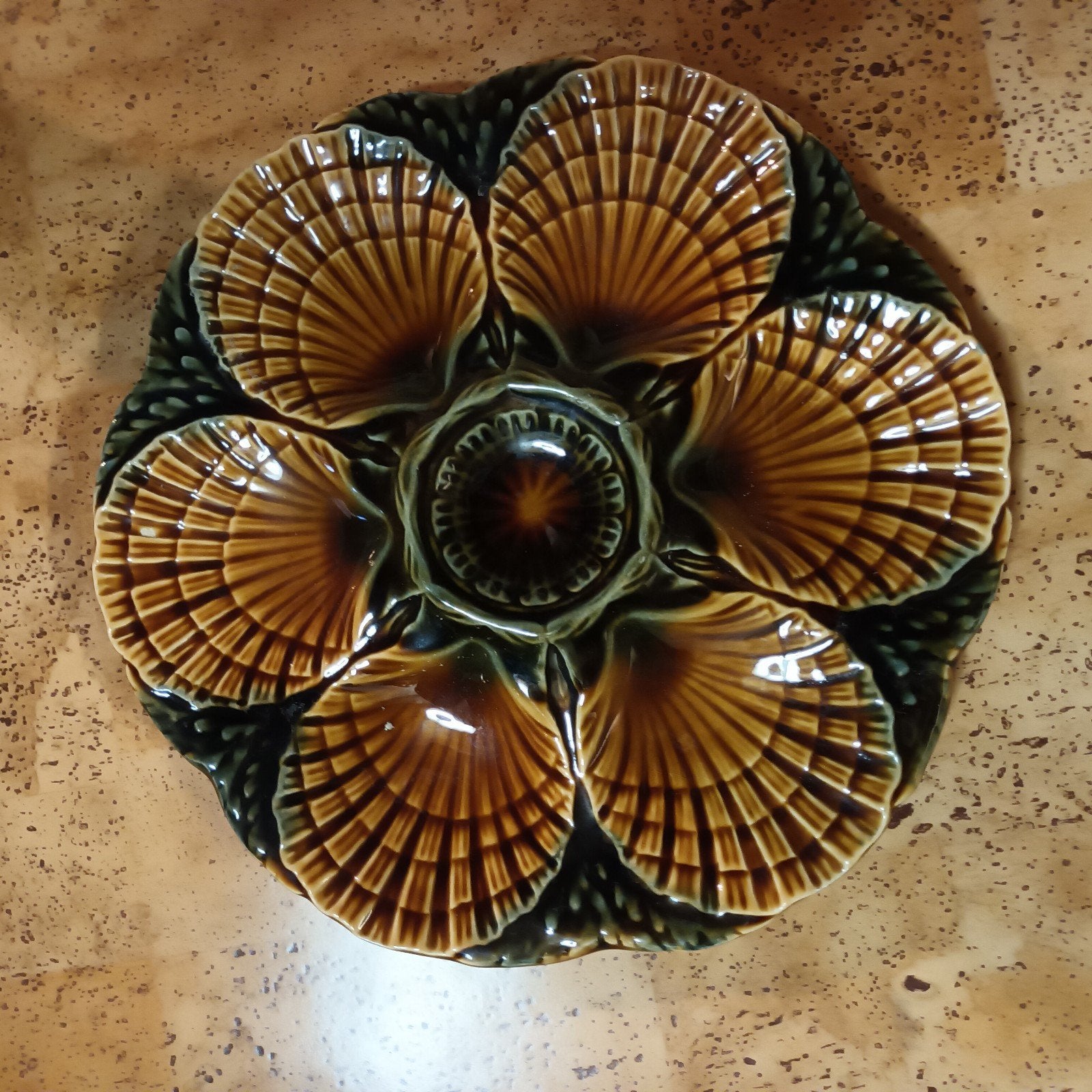 Majolica oesterbord, Ophalen of Verzenden, Zo goed als nieuw, Goud, Overige materialen