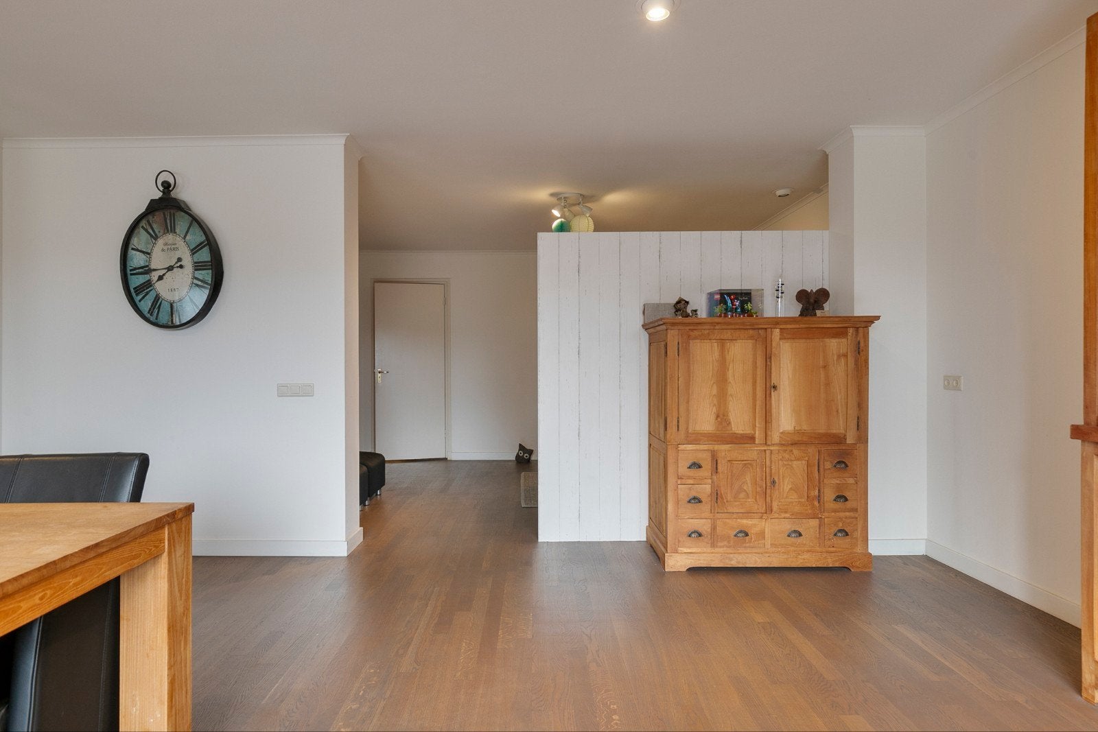 Witte kasten, salontafel, bureau (teak) en bank - alles in é, Ophalen, Gebruikt, Met deur(en), 50 tot 100 cm